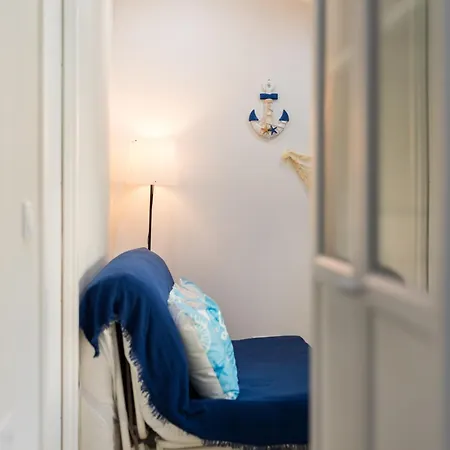 Apartment Center- T1 For 4 , 2 Min From The Sesimbra
