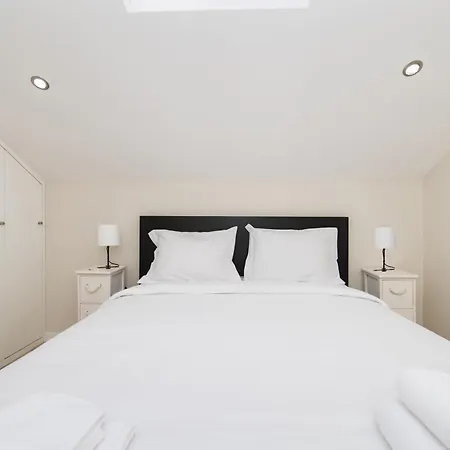 Center- T1 For 4 , 2 Min From The Apartamento Sesimbra