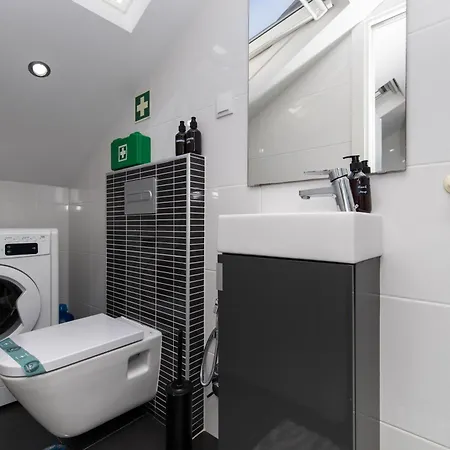Apartamento Center- T1 For 4 , 2 Min From The Sesimbra