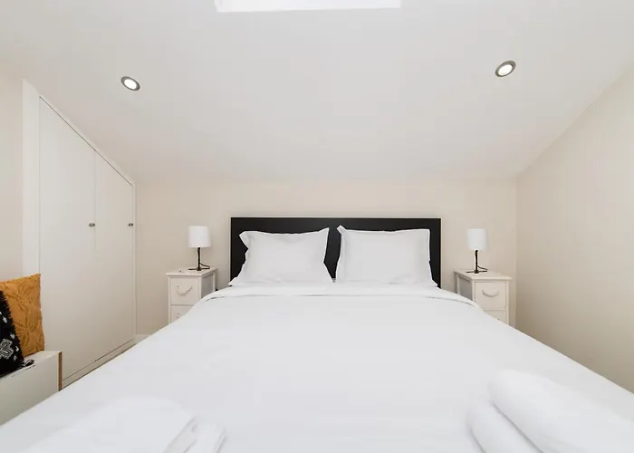 Center- T1 For 4 , 2 Min From The Apartamento Sesimbra